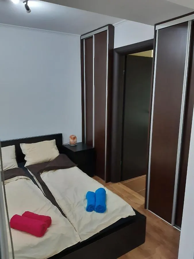 Belvaros Koezeli Kertkapcsolatos Lakas 1-Tol 5 Foig Debrecen Apartment